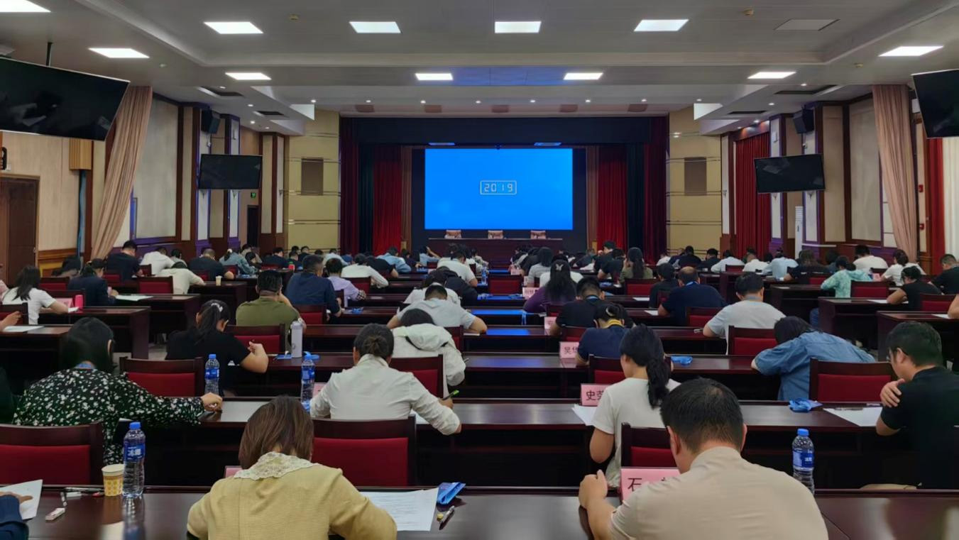 学员进行全员理论测试